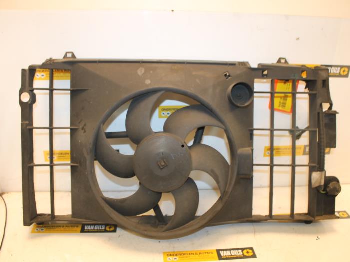 Cooling fans from a Citroën Xsara Coupé (N0) 1.8i VTR,Exclusive 16V 2000