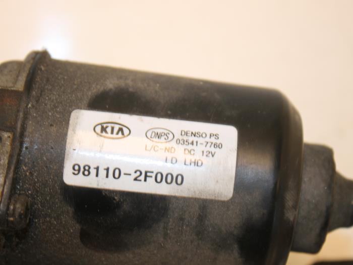 Wiper motor + mechanism from a Kia Cerato 1.6 16V 2004