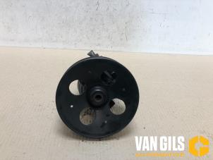 Usados Bomba de dirección asistida Opel Tigra (75) 1.4i 16V Precio € 60,00 Norma de margen ofrecido por Van Gils Automotive