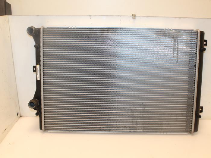 Usagé Radiateur Volkswagen Passat (3C2) 2.0 TFSI 16V Prix € 77,00 Règlement à la marge proposé par Van Gils Automotive