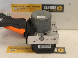 Usagé Pompe ABS Kia Rio III (UB) 1.2 CVVT 16V Prix € 250,00 Règlement à la marge proposé par Van Gils Automotive