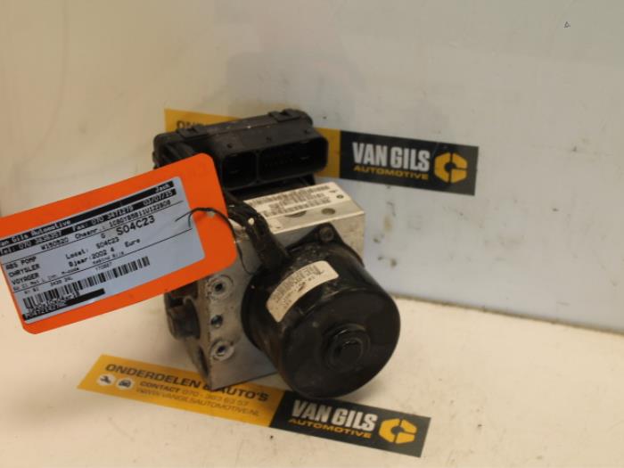 Usagé Pompe ABS Chrysler Voyager/Grand Voyager (RG/RS) 2.4 16V Prix € 25,00 Règlement à la marge proposé par Van Gils Automotive