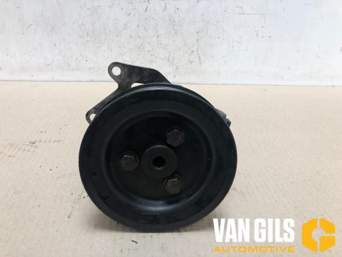 Usagé Pompe de direction BMW 5 serie Touring (E39) 525tds Prix € 60,00 Règlement à la marge proposé par Van Gils Automotive