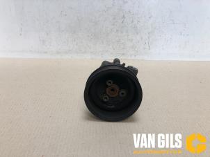Usados Bomba de dirección asistida Volkswagen Golf IV Variant (1J5) 1.6 16V Precio € 60,00 Norma de margen ofrecido por Van Gils Automotive