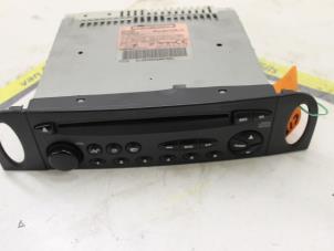 Używane Radioodtwarzacz CD Kia Rio (DC22/24) 1.5 16V Cena € 75,00 Procedura marży oferowane przez Van Gils Automotive