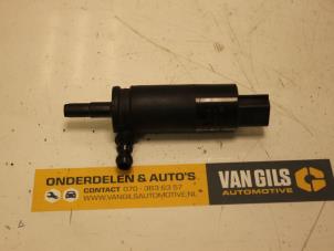 Used Windscreen washer pump BMW 5 serie Touring (E61) 535d 24V Price € 30,00 Margin scheme offered by Van Gils Automotive