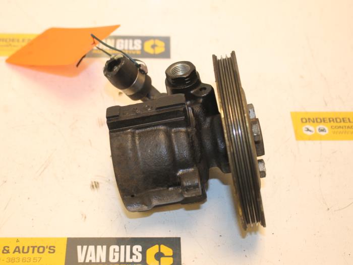 Power steering pump from a Fiat Multipla (186) 1.6 16V 100 SX,ELX 2002