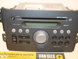 Usados Reproductor de CD y radio Opel Agila (B) 1.0 12V Precio € 59,99 Norma de margen ofrecido por Van Gils Automotive