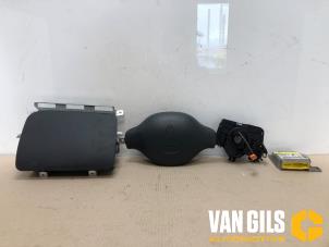 Usados Juego y módulo de airbag Renault Clio II (BB/CB) 1.4 16V Si Precio € 450,00 Norma de margen ofrecido por Van Gils Automotive
