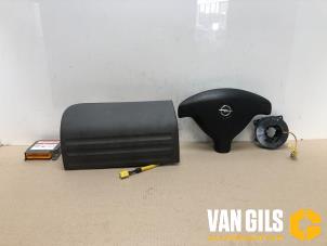 Używane Zestaw + Modul poduszki powietrznej Opel Agila (A) 1.2 16V Cena € 450,00 Procedura marży oferowane przez Van Gils Automotive