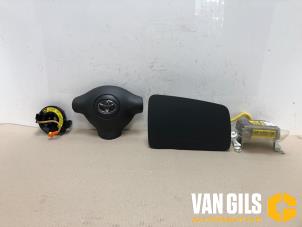 Usados Juego y módulo de airbag Toyota Yaris (P1) 1.3 16V VVT-i Precio € 450,00 Norma de margen ofrecido por Van Gils Automotive