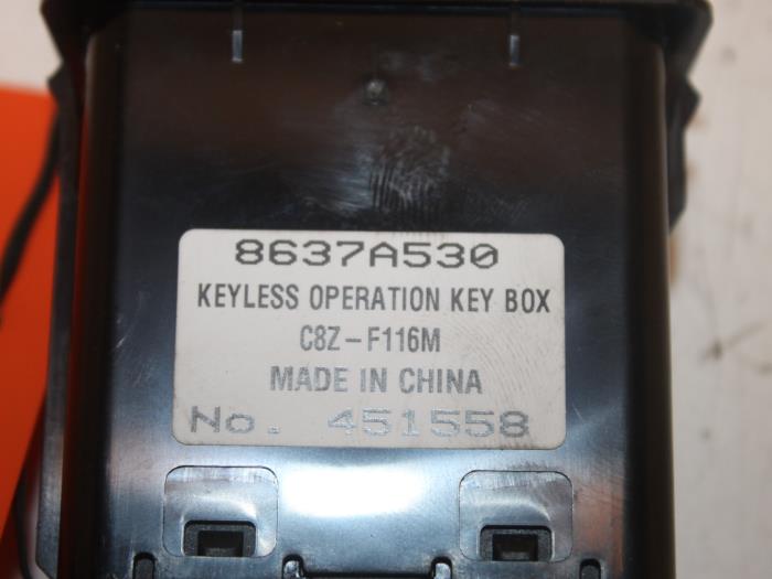Ignition lock + key from a Mitsubishi Outlander (GF/GG) 2.0 16V PHEV 4x4 2013