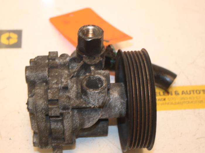 Usagé Pompe de direction Dodge Caliber 2.0 CRD 16V Prix € 60,00 Règlement à la marge proposé par Van Gils Automotive