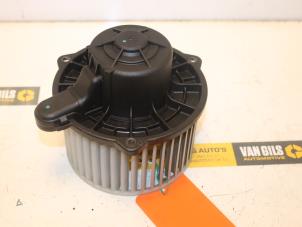 Usados Motor de ventilador de calefactor Hyundai Sonata 2.4 16V CVVT Precio € 45,00 Norma de margen ofrecido por Van Gils Automotive