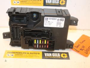 Usagé Boîte à fusibles Opel Corsa D 1.4 16V Twinport Prix € 44,00 Règlement à la marge proposé par Van Gils Automotive
