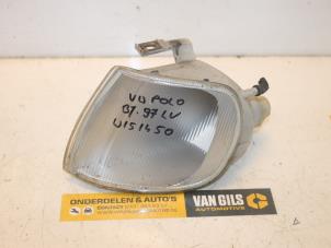 Używane Kierunkowskaz lewy Volkswagen Polo III (6N1) 1.6i 75 Cena € 30,00 Procedura marży oferowane przez Van Gils Automotive