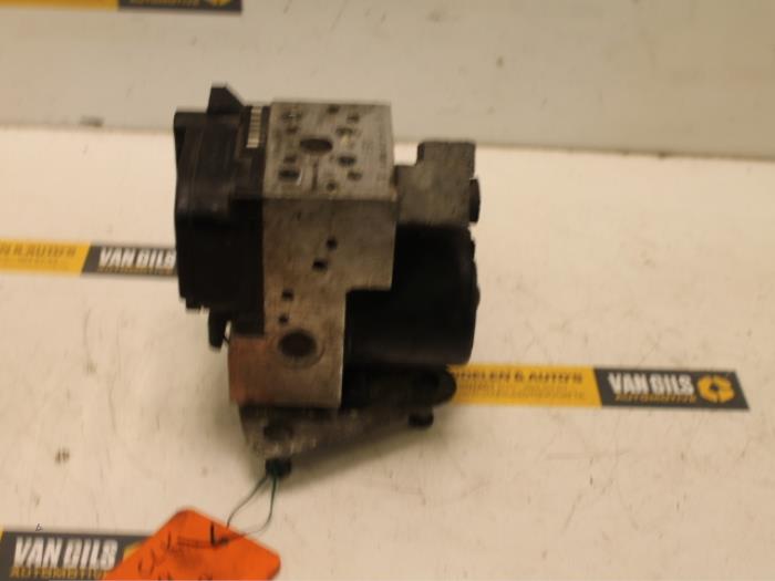 Usagé Pompe ABS Mercedes CLK (R208) 3.2 320 V6 18V Prix € 25,00 Règlement à la marge proposé par Van Gils Automotive