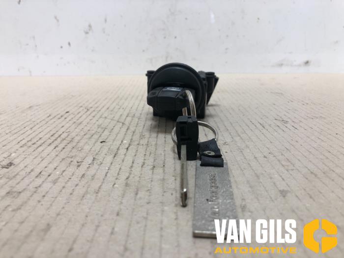 Ignition lock + computer from a BMW 5 serie (E60) 520d 16V Corporate Lease 2006