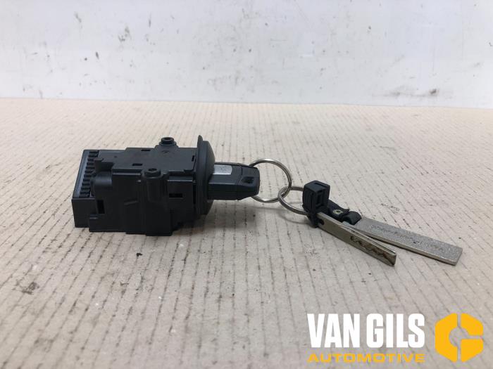 Ignition lock + computer from a BMW 5 serie (E60) 520d 16V Corporate Lease 2006