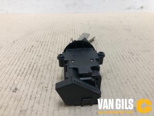 Ignition lock + computer from a BMW 5 serie (E60) 520d 16V Corporate Lease 2006