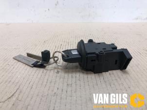 Ignition lock + computer from a BMW 5 serie (E60) 520d 16V Corporate Lease 2006