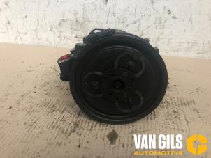 Compresseur de clim d'un SsangYong Musso 2.9TD 1999