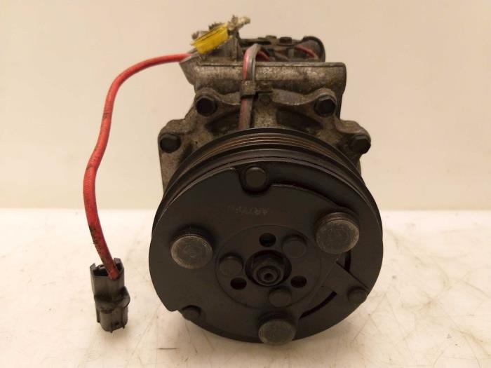 Compresseur de clim d'un Honda Civic (EJ/EK) 1.4iS 16V 1998
