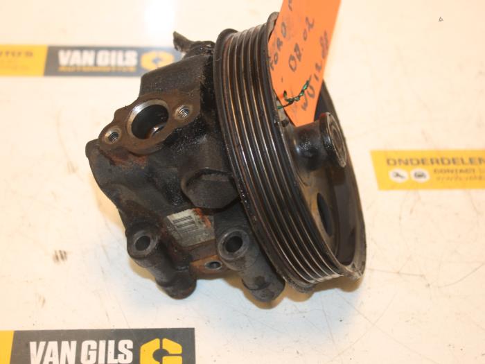 Usagé Pompe de direction Ford Mondeo III Wagon 1.8 16V Prix € 60,00 Règlement à la marge proposé par Van Gils Automotive