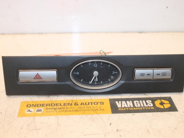 Clock from a Ford Mondeo III Wagon 2.0 TDCi 115 16V 2006