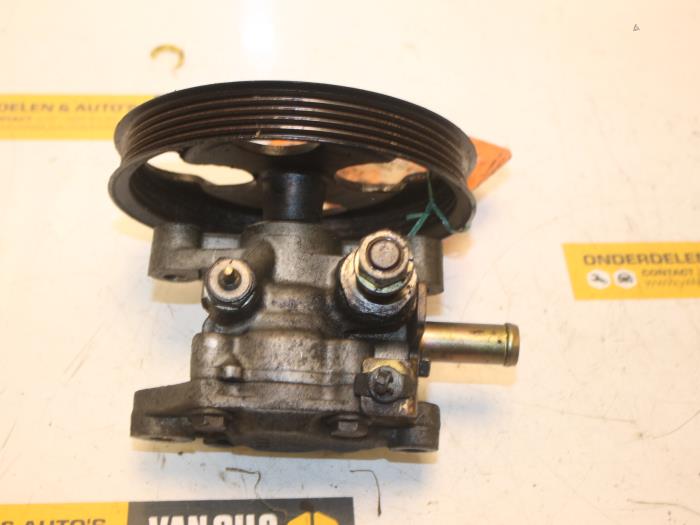 Power steering pump from a Mitsubishi Space Star (DG) 1.8 16V GDI 1999