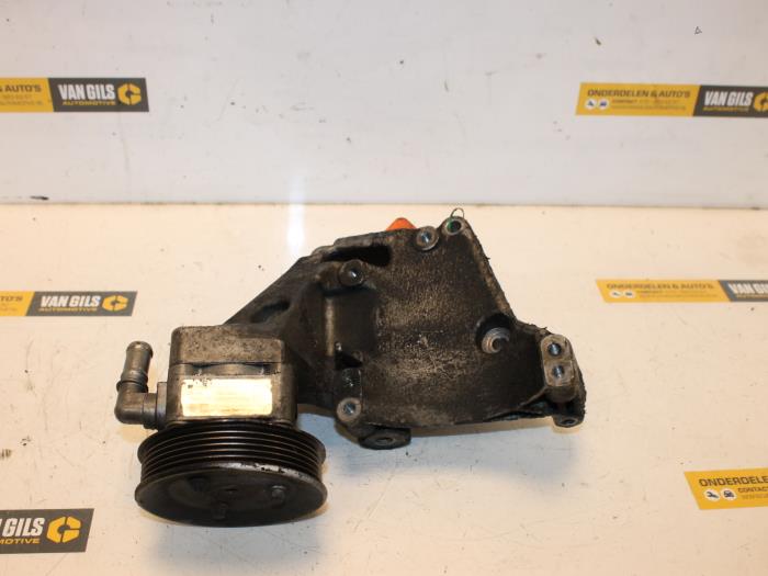 Usagé Pompe direction assistée Opel Vectra B Caravan (31) 2.0 Di 16V Prix € 60,00 Règlement à la marge proposé par Van Gils Automotive