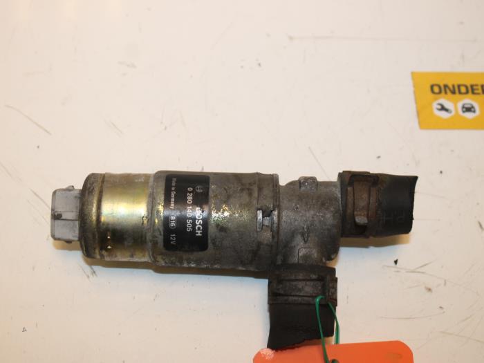 Begagnade Extra vattenpump Hyundai Coupe 2.0i 16V Pris € 30,00 Marginaltabell erbjuds av Van Gils Automotive