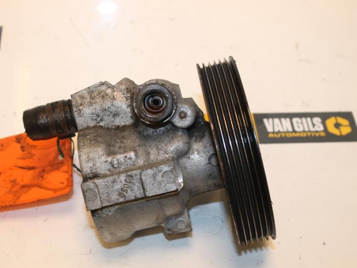 Usagé Pompe de direction Renault Laguna II Grandtour (KG) 1.8 16V Prix € 60,00 Règlement à la marge proposé par Van Gils Automotive