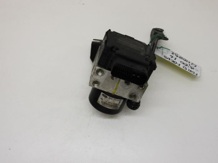 Bloc ABS d'un Ford Focus 1 1.6 16V 2000