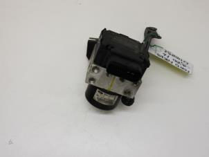 Bloc ABS d'un Ford Focus 1 1.6 16V 2000