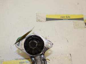 Anlasser van een Daewoo Nubira (J200) 1.6 16V 1998