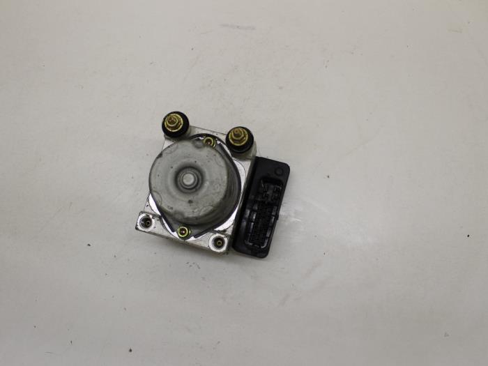 Begagnade ABS-pump Mazda 6 Sportbreak (GY19/89) 1.8i 16V Pris € 75,00 Marginaltabell erbjuds av Van Gils Automotive