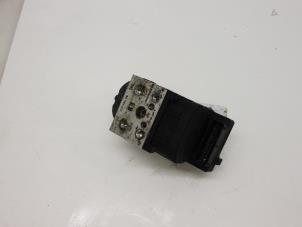 ABS Pumpe van een Opel Zafira (F75) 2.0 DI 16V 2000