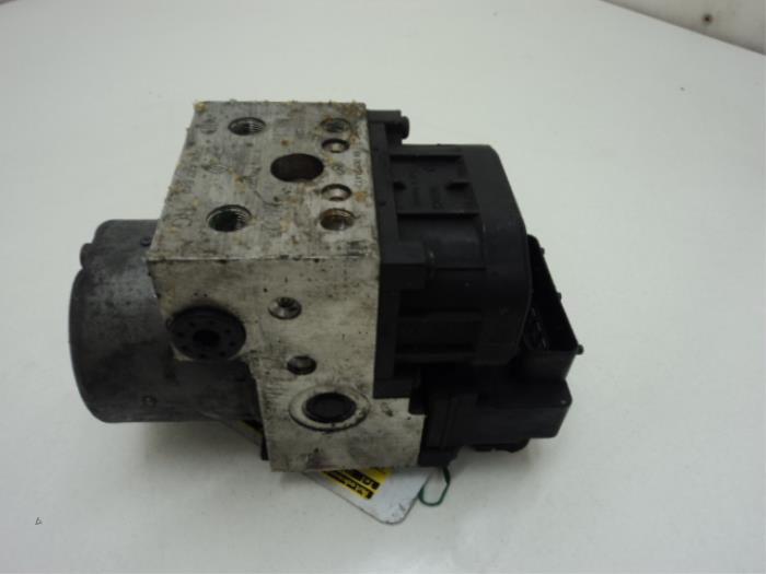 Begagnade ABS-pump Renault Megane Scenic Pris € 25,00 Marginaltabell erbjuds av Van Gils Automotive