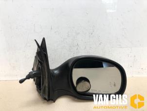 Used Wing mirror, right Kia Carnival 1 (FLB) 2.9 TD 16V Price € 50,00 Margin scheme offered by Van Gils Automotive