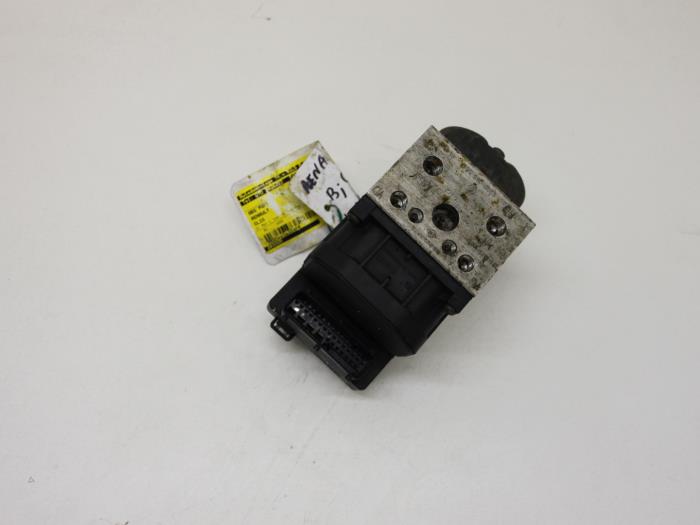 Used ABS pump Renault Clio II (BB/CB) 1.4 16V Price € 25,00 Margin scheme offered by Van Gils Automotive