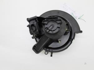 Używane Silnik wentylatora nagrzewnicy Opel Astra G (F08/48) 2.2 DTi 16V Cena € 45,00 Procedura marży oferowane przez Van Gils Automotive