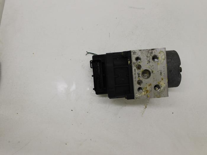Usagé Pompe ABS Alfa Romeo 146 (930B) 1.4 Twin Spark 16V Prix € 25,00 Règlement à la marge proposé par Van Gils Automotive