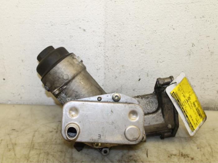 Oil filter housing from a BMW 3 serie Touring (E46/3) 318d 16V 2003