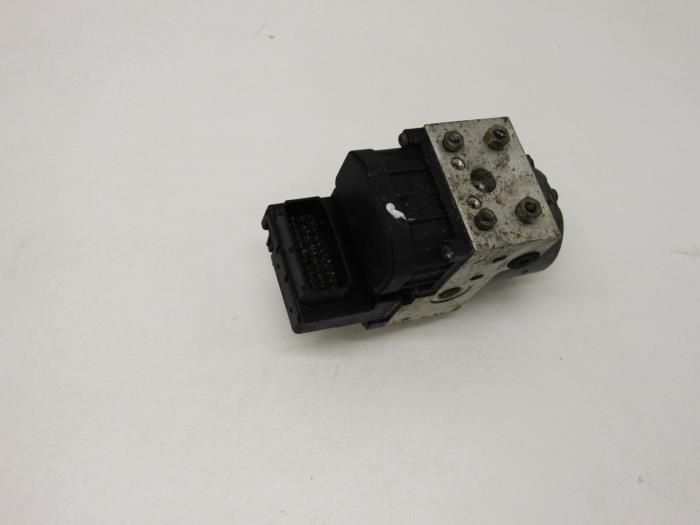 Begagnade ABS-pump Ford Mondeo II 1.8 TD CLX Pris € 25,00 Marginaltabell erbjuds av Van Gils Automotive