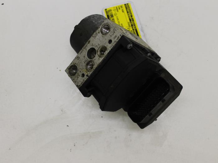 Begagnade ABS-pump Ford Mondeo III 2.0 TDCi 115 16V Pris € 75,00 Marginaltabell erbjuds av Van Gils Automotive