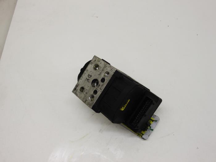 Begagnade ABS-pump Opel Omega B Caravan (21/22/23) 2.2 DTI 16V Pris € 25,00 Marginaltabell erbjuds av Van Gils Automotive