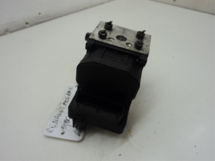 Begagnade ABS-pump Renault Megane (BA) 1.6 16V Pris € 25,00 Marginaltabell erbjuds av Van Gils Automotive