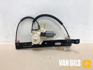 Używane Mechanizm szyby lewej tylnej wersja 4-drzwiowa Ford Mondeo IV Wagon 2.0 TDCi 140 16V Cena € 48,00 Procedura marży oferowane przez Van Gils Automotive