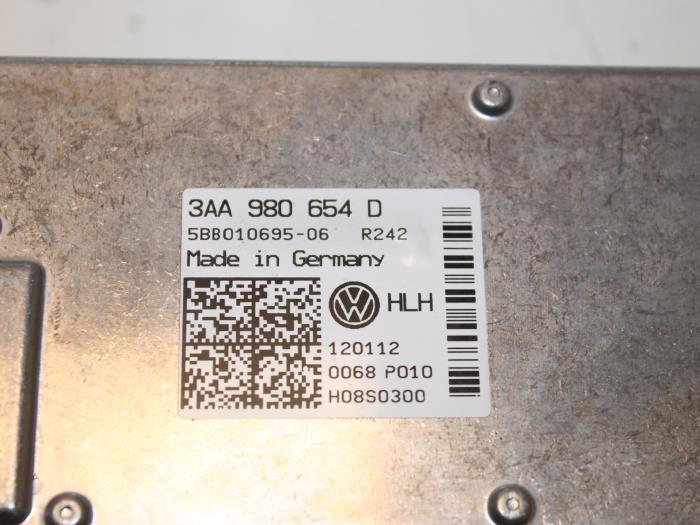 Kamera Vorderseite van een Volkswagen Passat Variant (365) 2.0 TSI 16V 2011
